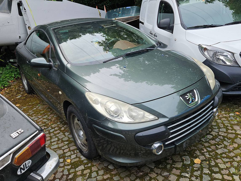 Peugeot 307 CC 1.6i - Szedán: 2 kép. Peugeot 307 CC 1.6i - Szedán: 2 kép.