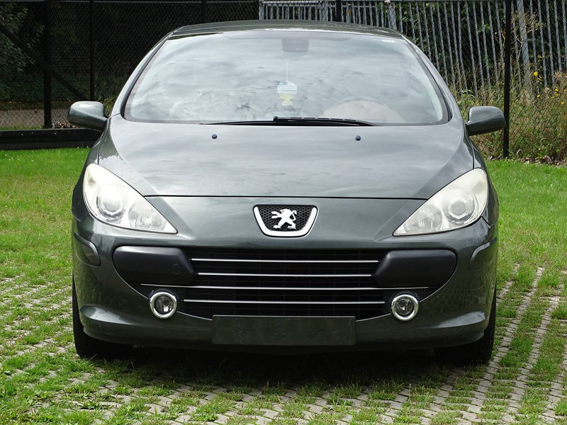 Peugeot 307 CC 1.6i - Szedán: 3 kép. Peugeot 307 CC 1.6i - Szedán: 3 kép.
