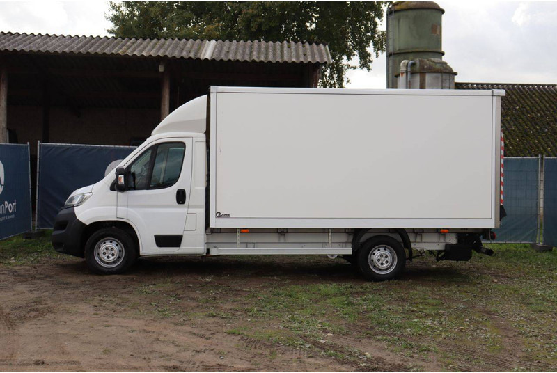 Peugeot BOXER - Dobozos felépítményű teherautó: 2 kép. Peugeot BOXER - Dobozos felépítményű teherautó: 2 kép.