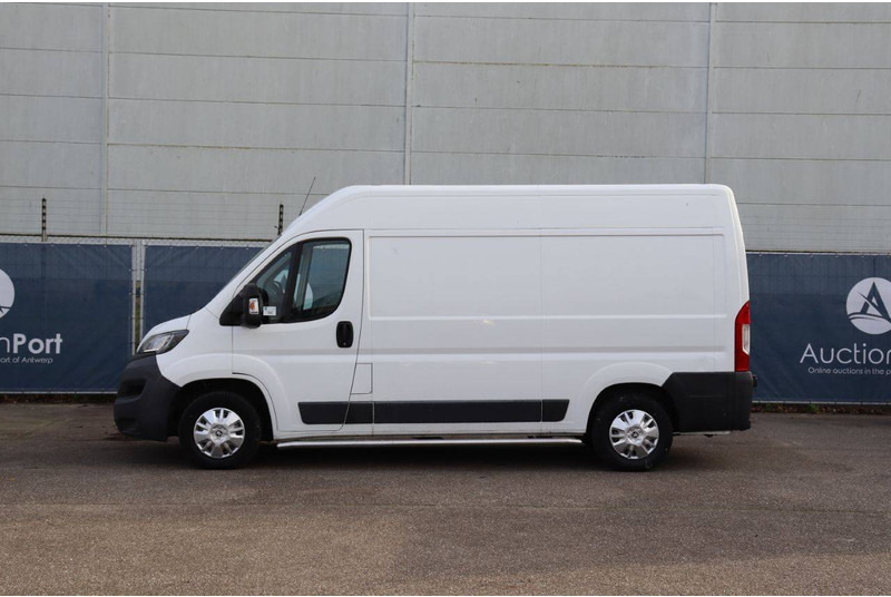 Peugeot Boxer - Furgon: 2 kép. Peugeot Boxer - Furgon: 2 kép.