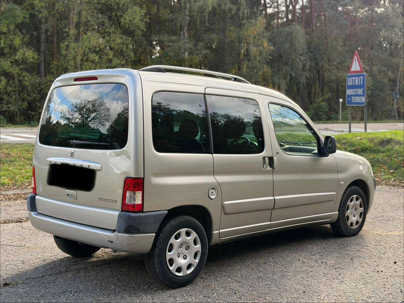 Peugeot Partner 1.6 HDI - Szedán: 2 kép. Peugeot Partner 1.6 HDI - Szedán: 2 kép.