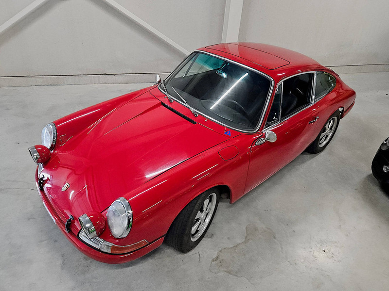 Porsche 911 2.0 - Szedán: 2 kép. Porsche 911 2.0 - Szedán: 2 kép.