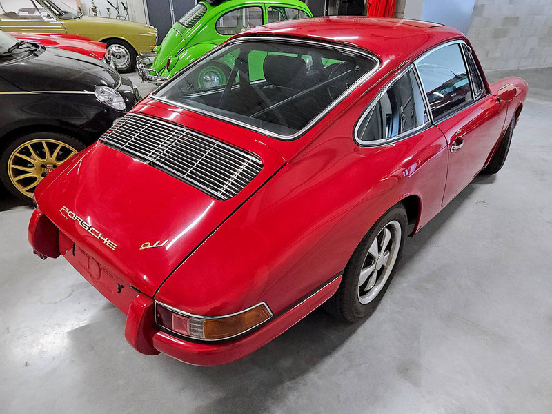 Porsche 911 2.0 - Szedán: 4 kép. Porsche 911 2.0 - Szedán: 4 kép.