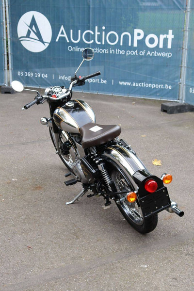 ROYAL ENFIELD CLASSIC BULLET 500 - Motorkerékpár: 4 kép. ROYAL ENFIELD CLASSIC BULLET 500 - Motorkerékpár: 4 kép.