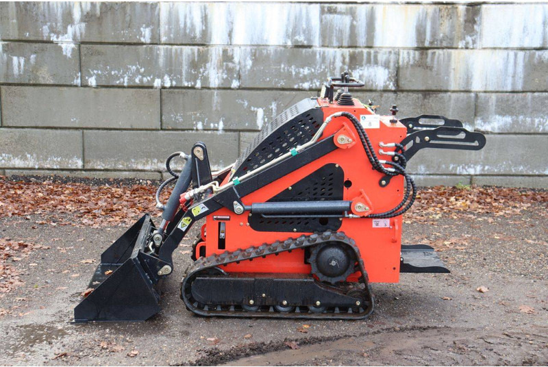 RY T360 - Lánctalpas homlokrakodó: 2 kép. RY T360 - Lánctalpas homlokrakodó: 2 kép.