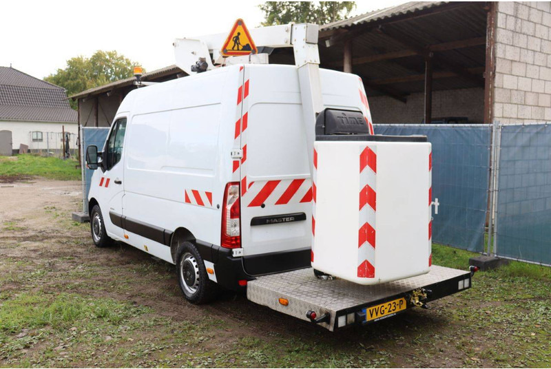 Renault MASTER - Emelőkosaras teherautó: 4 kép. Renault MASTER - Emelőkosaras teherautó: 4 kép.