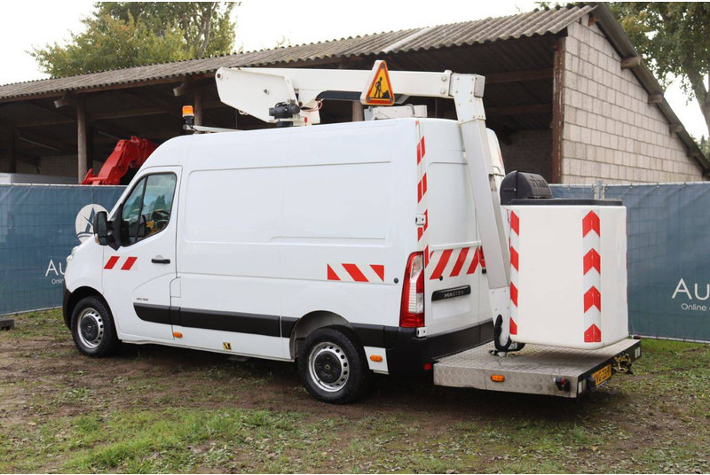 Renault MASTER - Emelőkosaras teherautó: 3 kép. Renault MASTER - Emelőkosaras teherautó: 3 kép.