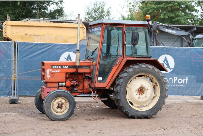 Renault R551 - Traktor: 1 kép. Renault R551 - Traktor: 1 kép.