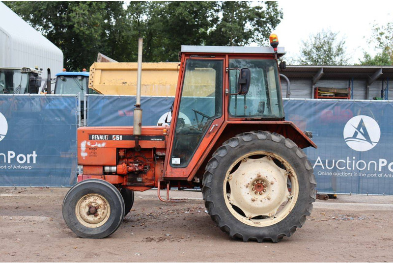 Renault R551 - Traktor: 2 kép. Renault R551 - Traktor: 2 kép.