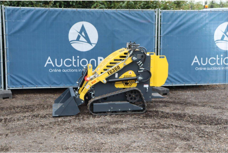 SKIDSTER EG360 - Lánctalpas homlokrakodó: 1 kép. SKIDSTER EG360 - Lánctalpas homlokrakodó: 1 kép.