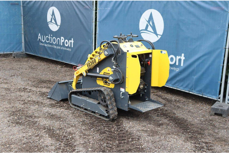 SKIDSTER EG360 - Lánctalpas homlokrakodó: 3 kép. SKIDSTER EG360 - Lánctalpas homlokrakodó: 3 kép.