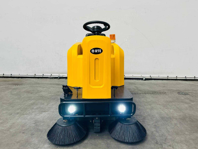 SW80 - Utcaseprő gép: 5 kép. SW80 - Utcaseprő gép: 5 kép.