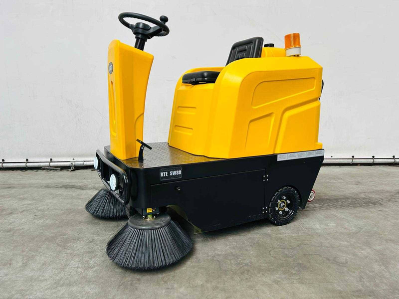 SW80 - Utcaseprő gép: 2 kép. SW80 - Utcaseprő gép: 2 kép.