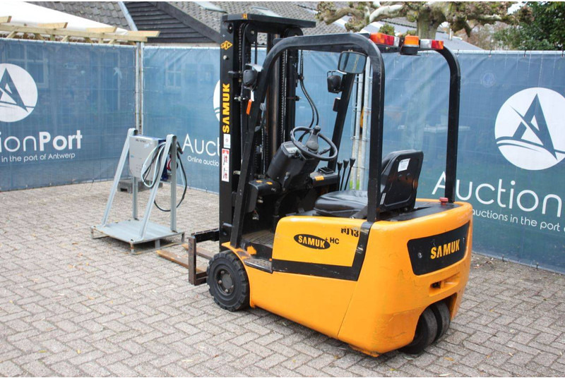 Samuk HJ13 - Elektromos targonca: 3 kép. Samuk HJ13 - Elektromos targonca: 3 kép.