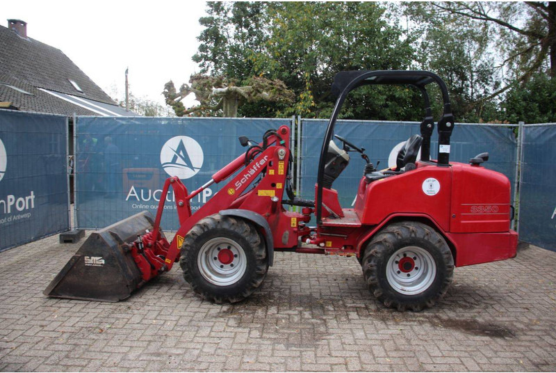 Schäffer 3350 - Gumikerekes homlokrakodó: 2 kép. Schäffer 3350 - Gumikerekes homlokrakodó: 2 kép.