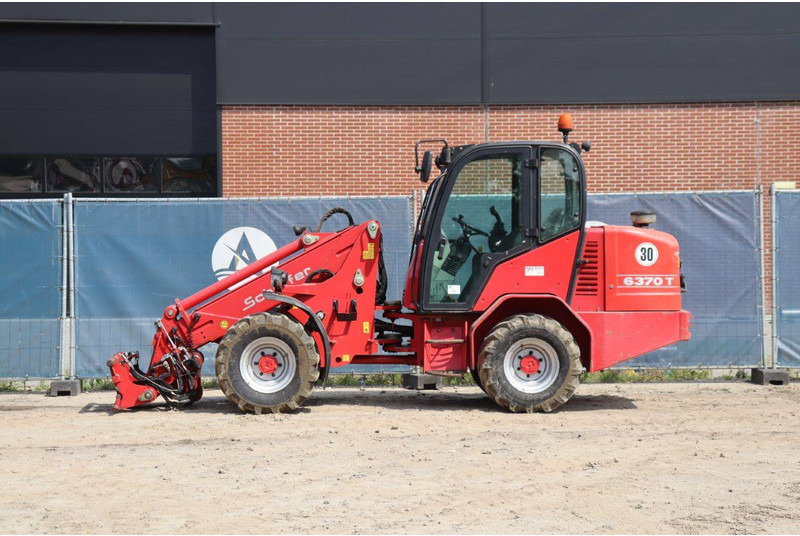 Schäffer 6370T - Gumikerekes homlokrakodó: 2 kép. Schäffer 6370T - Gumikerekes homlokrakodó: 2 kép.
