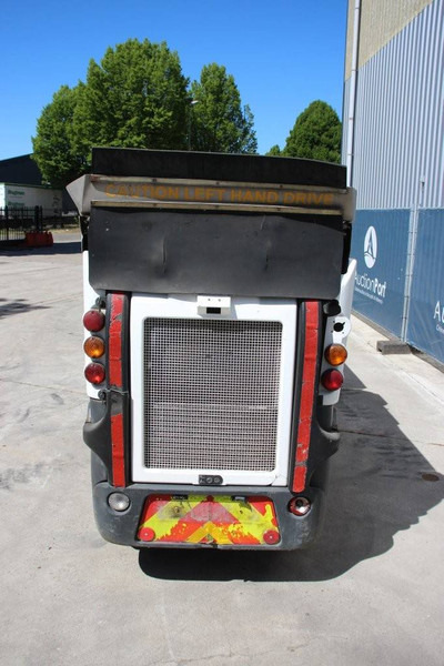 Schmidt Compact 200 Sweeper - Utcaseprő gép: 4 kép. Schmidt Compact 200 Sweeper - Utcaseprő gép: 4 kép.