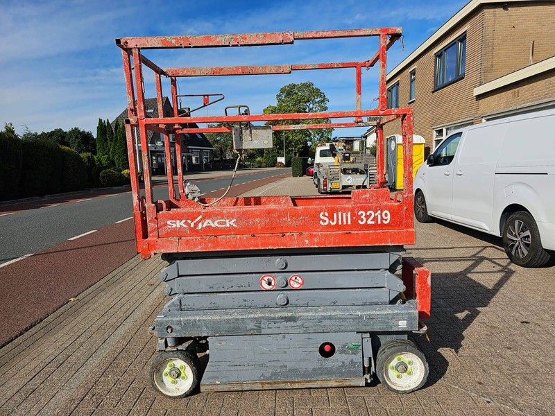Skyjack SJ3219 - Ollós emelő: 5 kép. Skyjack SJ3219 - Ollós emelő: 5 kép.