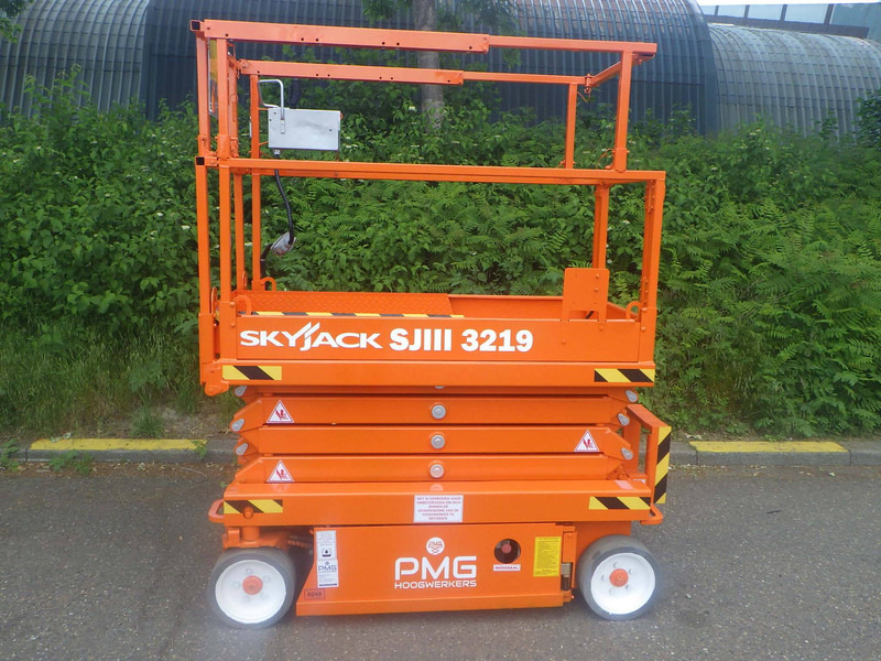 Skyjack SJ3219 - Ollós emelő: 1 kép. Skyjack SJ3219 - Ollós emelő: 1 kép.