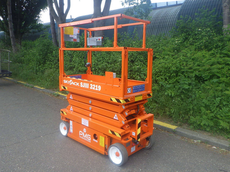 Skyjack SJ3219 - Ollós emelő: 3 kép. Skyjack SJ3219 - Ollós emelő: 3 kép.