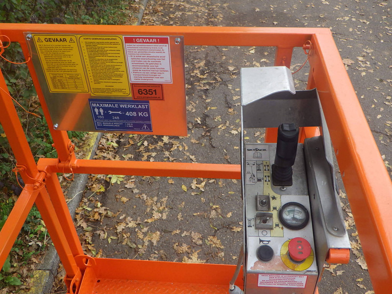 Skyjack SJ3220 - Ollós emelő: 4 kép. Skyjack SJ3220 - Ollós emelő: 4 kép.