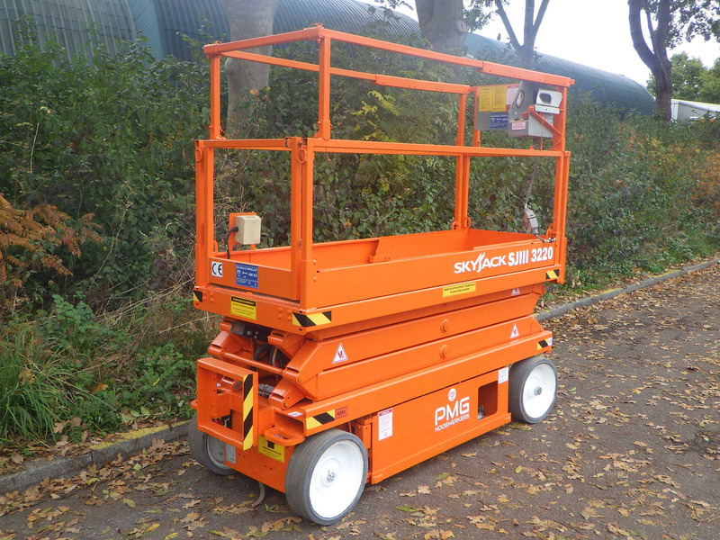 Skyjack SJ3220 - Ollós emelő: 3 kép. Skyjack SJ3220 - Ollós emelő: 3 kép.