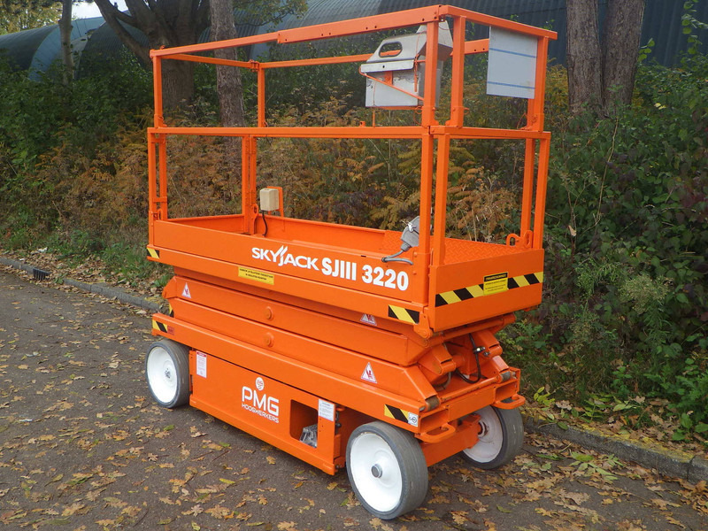 Skyjack SJ3220 - Ollós emelő: 2 kép. Skyjack SJ3220 - Ollós emelő: 2 kép.