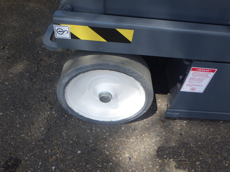 Skyjack SJ3226 - Ollós emelő: 5 kép. Skyjack SJ3226 - Ollós emelő: 5 kép.