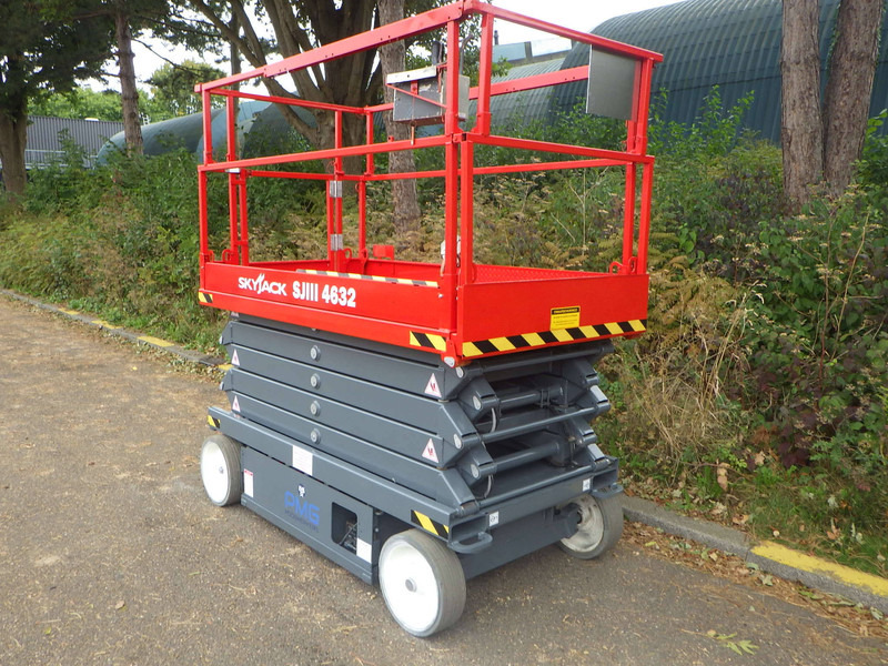 Skyjack SJ4632 - Ollós emelő: 2 kép. Skyjack SJ4632 - Ollós emelő: 2 kép.