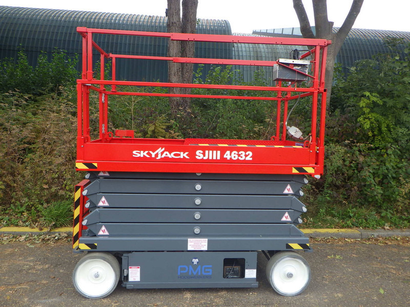 Skyjack SJ4632 - Ollós emelő: 1 kép. Skyjack SJ4632 - Ollós emelő: 1 kép.