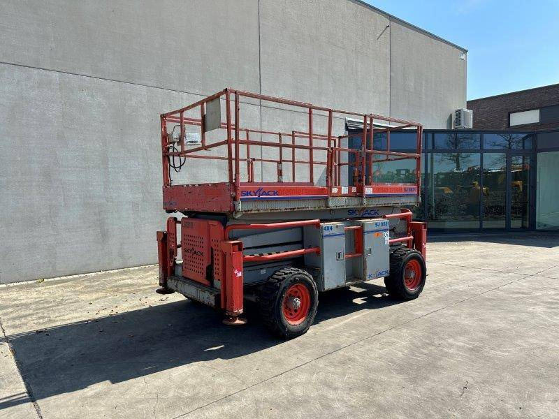 Skyjack SJ8831 - Ollós emelő: 1 kép. Skyjack SJ8831 - Ollós emelő: 1 kép.