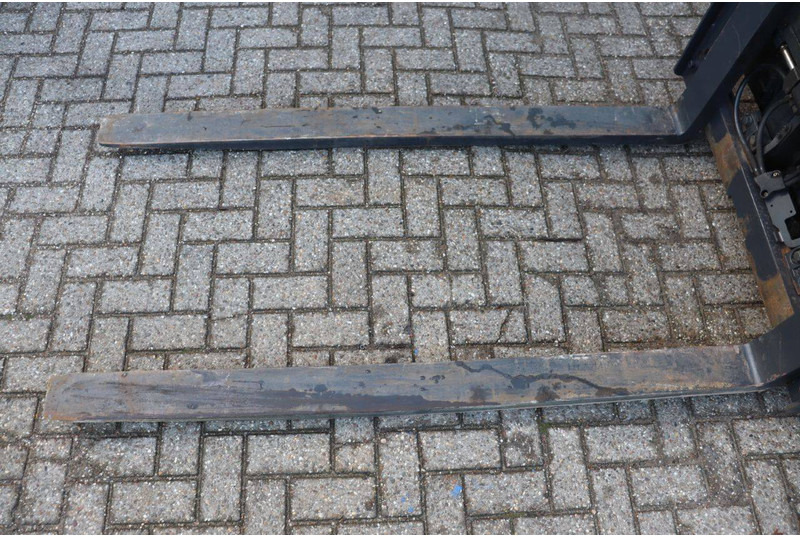 Villás targonca Still RX70-35H: 11 kép. Villás targonca Still RX70-35H: 11 kép.