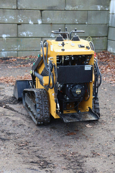 T360 - Lánctalpas homlokrakodó: 4 kép. T360 - Lánctalpas homlokrakodó: 4 kép.