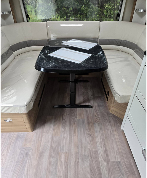 Lakókocsi Tabbert Bellini: 11 kép. Lakókocsi Tabbert Bellini: 11 kép.