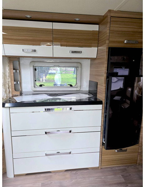 Lakókocsi Tabbert Bellini: 15 kép. Lakókocsi Tabbert Bellini: 15 kép.