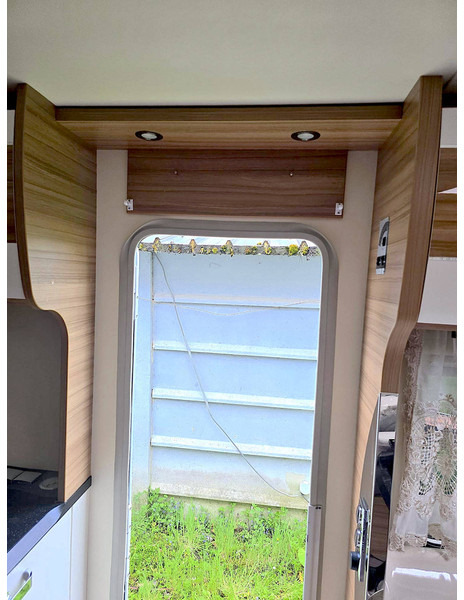 Lakókocsi Tabbert Bellini: 14 kép. Lakókocsi Tabbert Bellini: 14 kép.