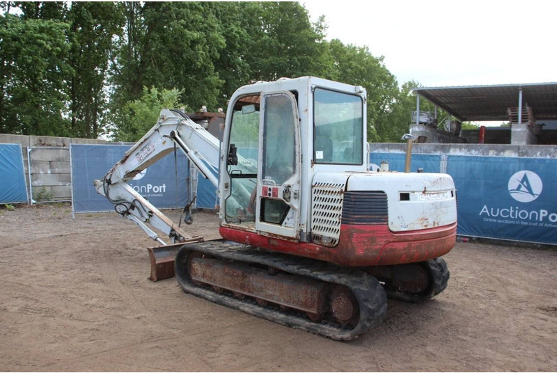 Takeuchi TB 175 - Lánctalpas kotró: 3 kép. Takeuchi TB 175 - Lánctalpas kotró: 3 kép.