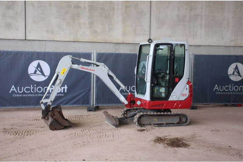 Takeuchi TB216 - Minikotró: 1 kép. Takeuchi TB216 - Minikotró: 1 kép.