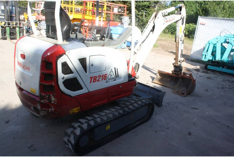 Takeuchi TB216 - Minikotró: 4 kép. Takeuchi TB216 - Minikotró: 4 kép.