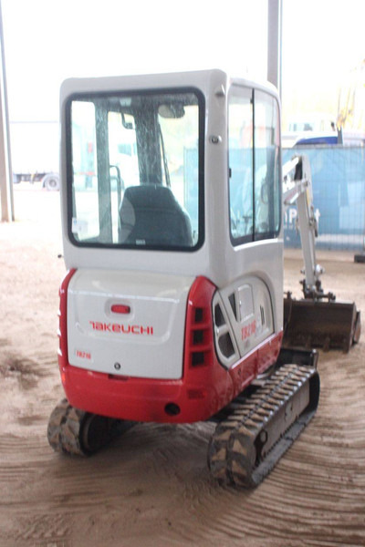 Takeuchi TB216 - Minikotró: 5 kép. Takeuchi TB216 - Minikotró: 5 kép.