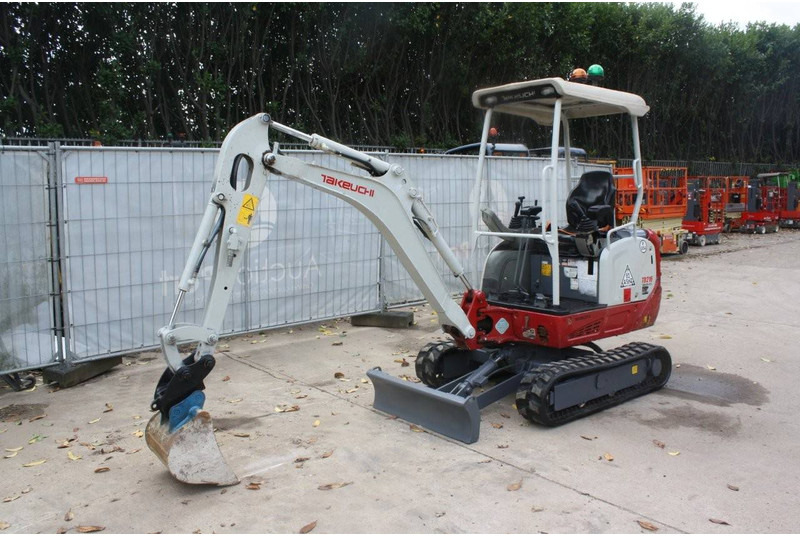 Takeuchi TB216 - Minikotró: 1 kép. Takeuchi TB216 - Minikotró: 1 kép.