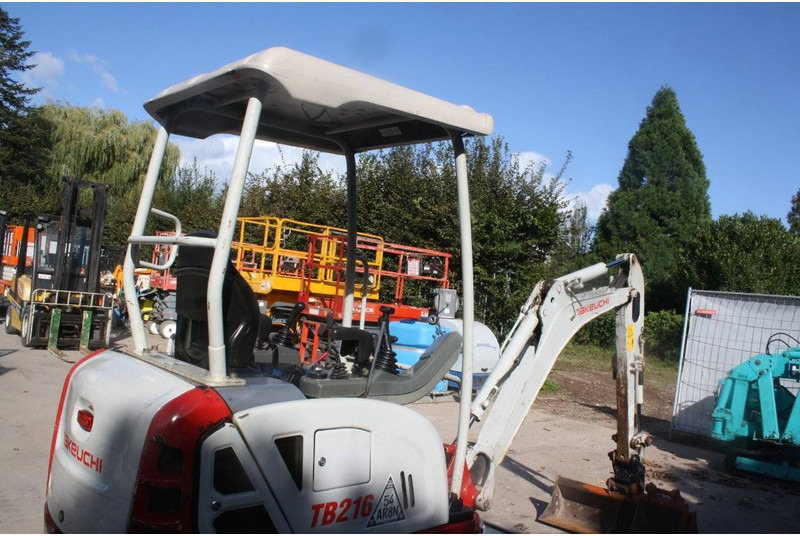 Takeuchi TB216 - Minikotró: 5 kép. Takeuchi TB216 - Minikotró: 5 kép.