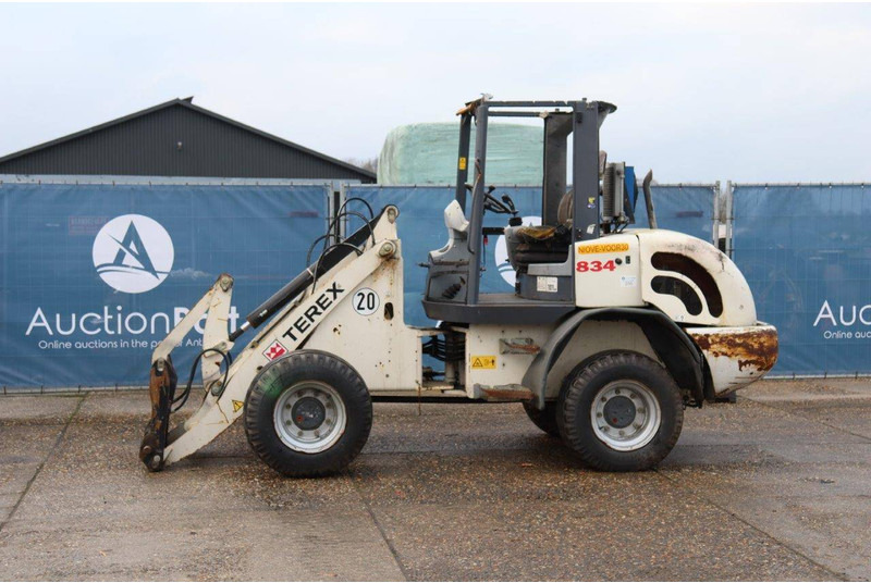 Terex 834 - Gumikerekes homlokrakodó: 1 kép. Terex 834 - Gumikerekes homlokrakodó: 1 kép.