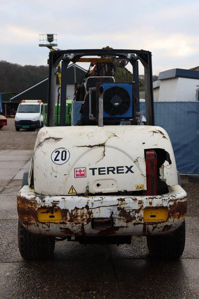 Terex 834 - Gumikerekes homlokrakodó: 5 kép. Terex 834 - Gumikerekes homlokrakodó: 5 kép.