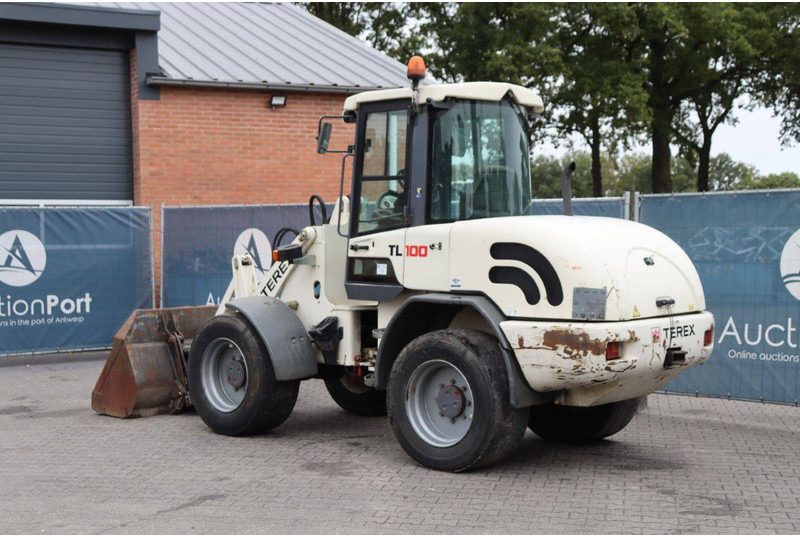 Terex TL100 - Gumikerekes homlokrakodó: 4 kép. Terex TL100 - Gumikerekes homlokrakodó: 4 kép.
