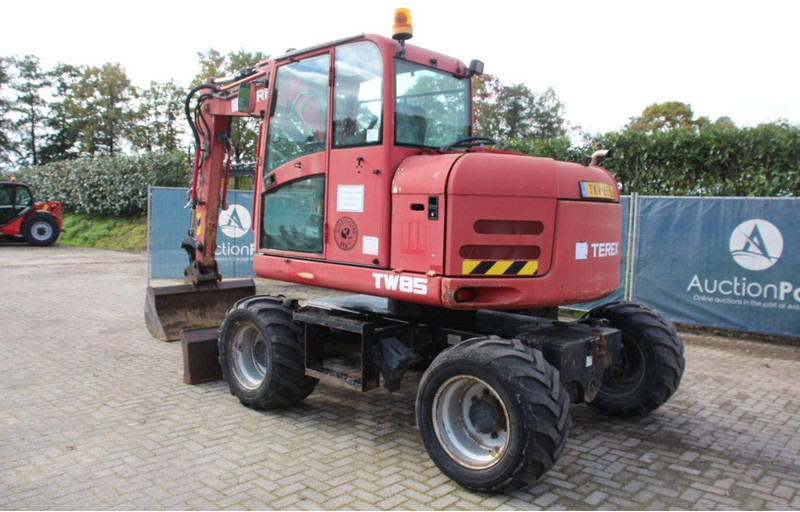 Terex TW85 - Gumikerekes kotró: 3 kép. Terex TW85 - Gumikerekes kotró: 3 kép.