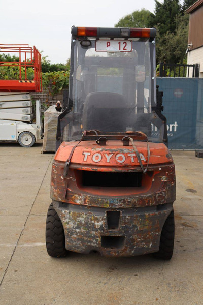 Toyota 42-7FGF25 - Gázüzemű targonca: 4 kép. Toyota 42-7FGF25 - Gázüzemű targonca: 4 kép.