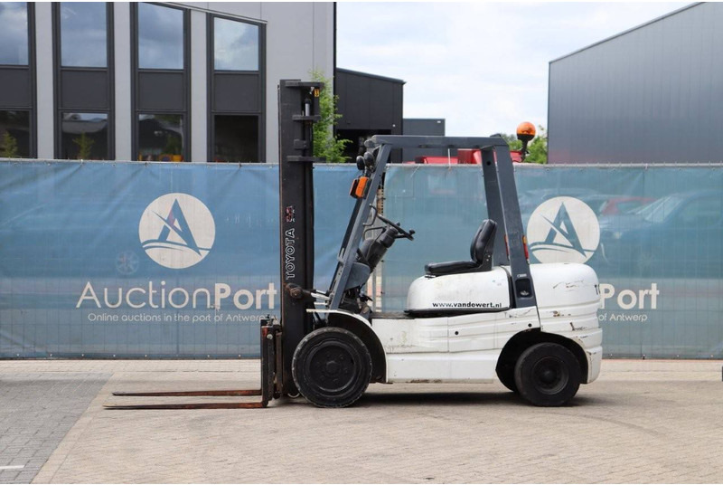 Toyota 62-6FDF30 - Dízel targonca: 1 kép. Toyota 62-6FDF30 - Dízel targonca: 1 kép.