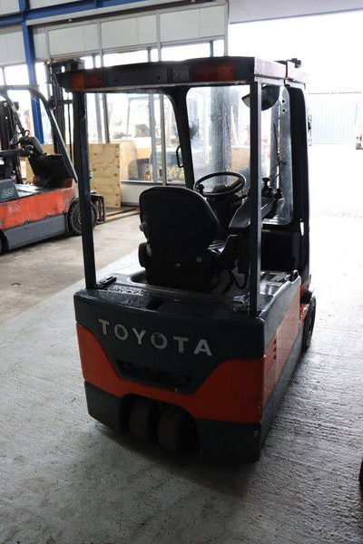 Toyota 7FBEF15 - Elektromos targonca: 5 kép. Toyota 7FBEF15 - Elektromos targonca: 5 kép.