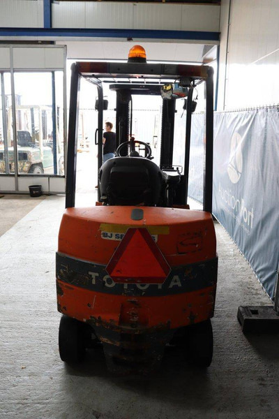 Toyota 7FBMF30 - Elektromos targonca: 4 kép. Toyota 7FBMF30 - Elektromos targonca: 4 kép.